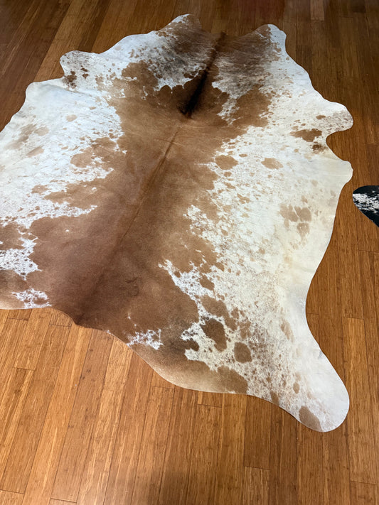 Cowhide Rug 318