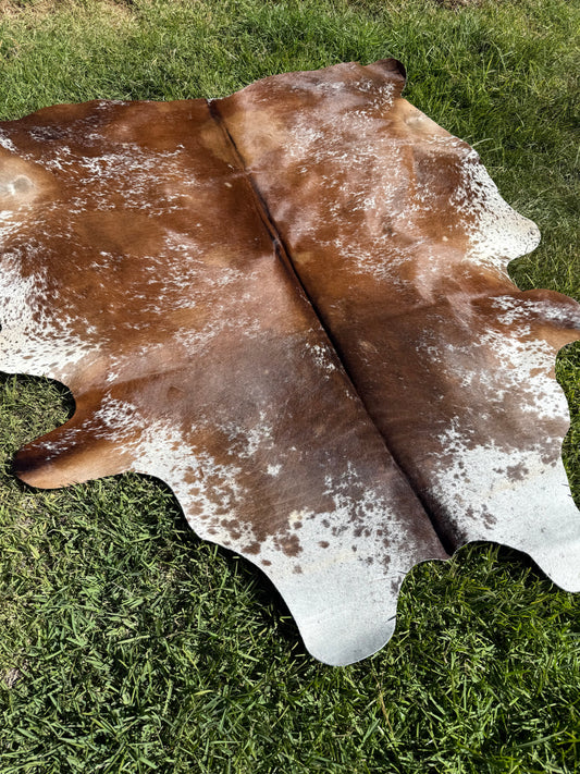 Cowhide Rug 400
