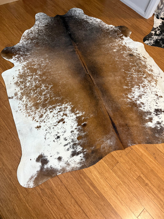 Cowhide Rug 319