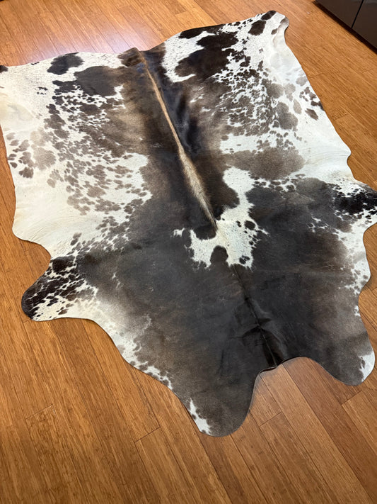 Cowhide Rug 321