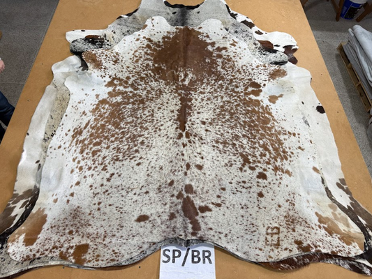 *** Pre order*** Cowhide Rug SP brown 470