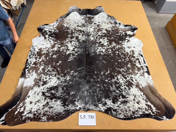 *** Pre order*** Cowhide Rug SPtri 233